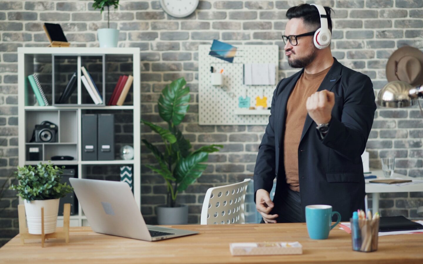 Nabídka večerních kurzů pro muže: Půlroční kurz zvládání rýmičky, Jak rozeznat různé druhy zeleniny …